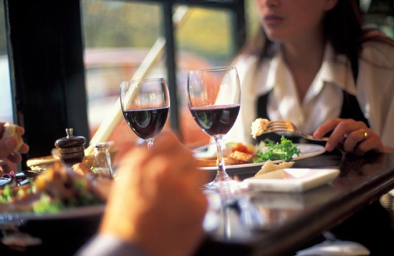 drinkingwineattablebordeaux 01